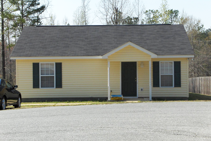 Smiths Station Rental House – 195 Lee Road 2070